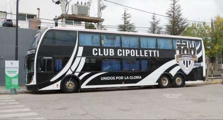 Futbol Cipolletti Hace Historia con su Primer Autobús Propio