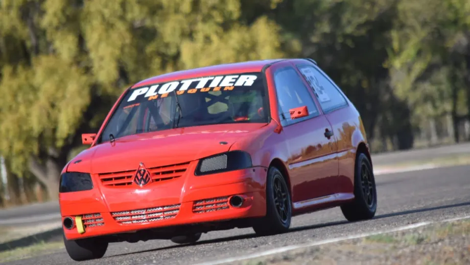 López y Becerra abrieron la temporada con victorias en Roca