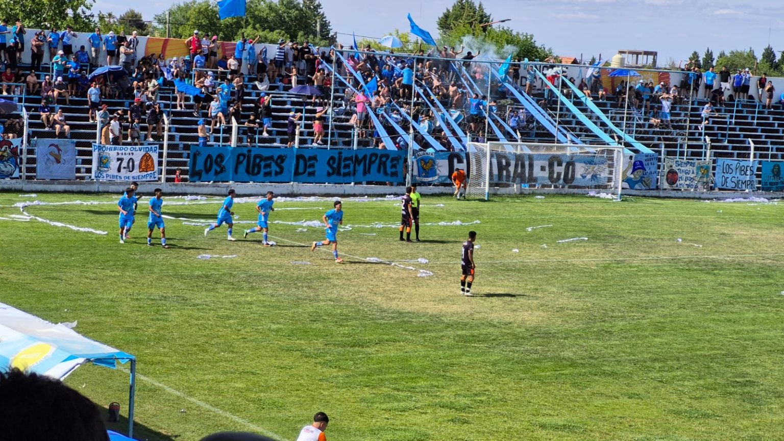 Alianza y Petrolero, mano a mano por la cima en Cutral Co